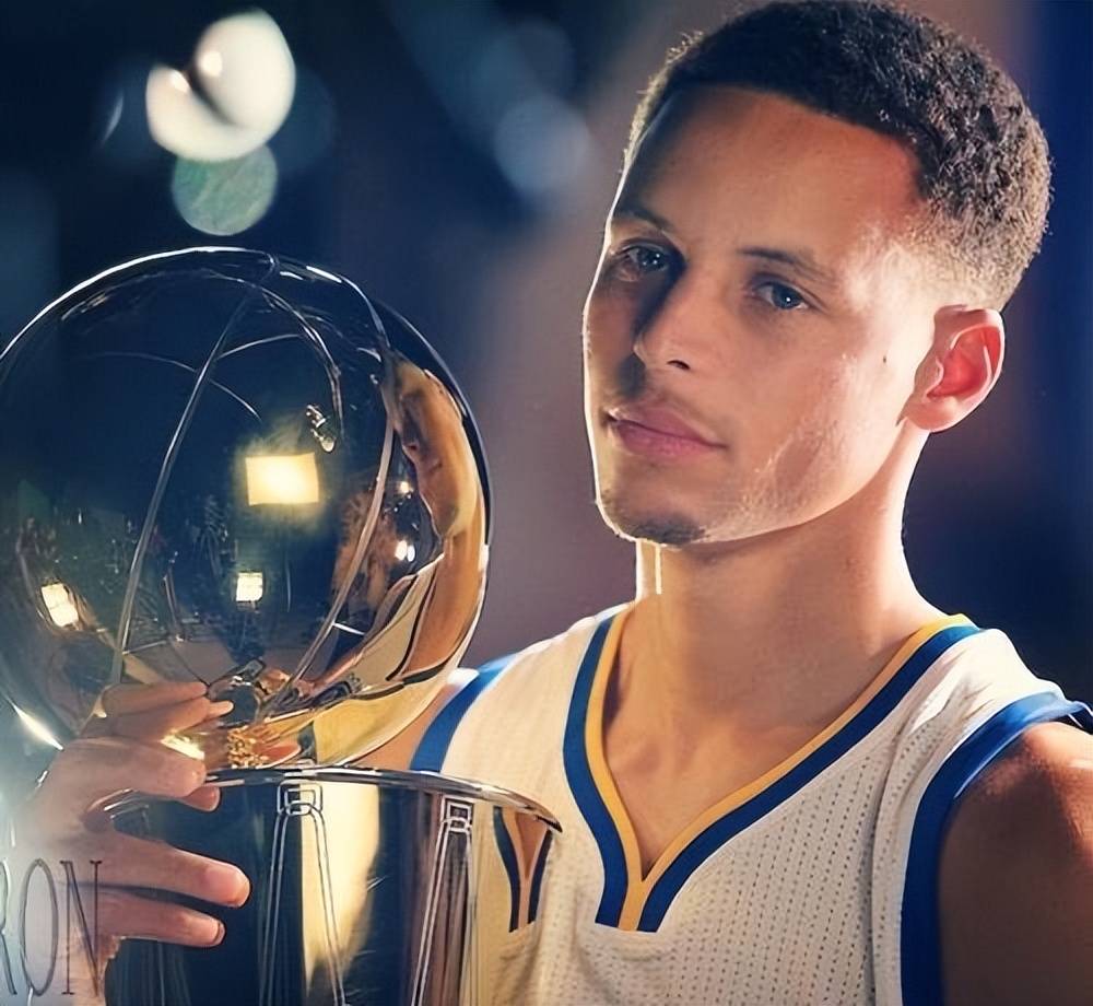 天空：莫塔回家寻求家庭慰藉，今天回尤文但因帅位危机或改变行程.