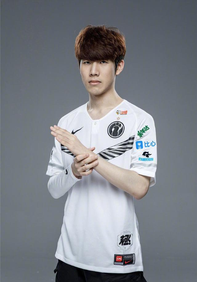 体育2022年11月09日《体育新闻》完整版